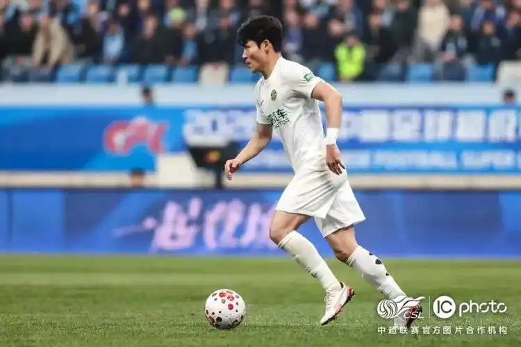 CBA联赛：新疆伊力特 VS 浙江广厦